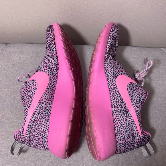 Nike Roshe Run Polka Dot Athletic Shoes - Picture 5 of 8